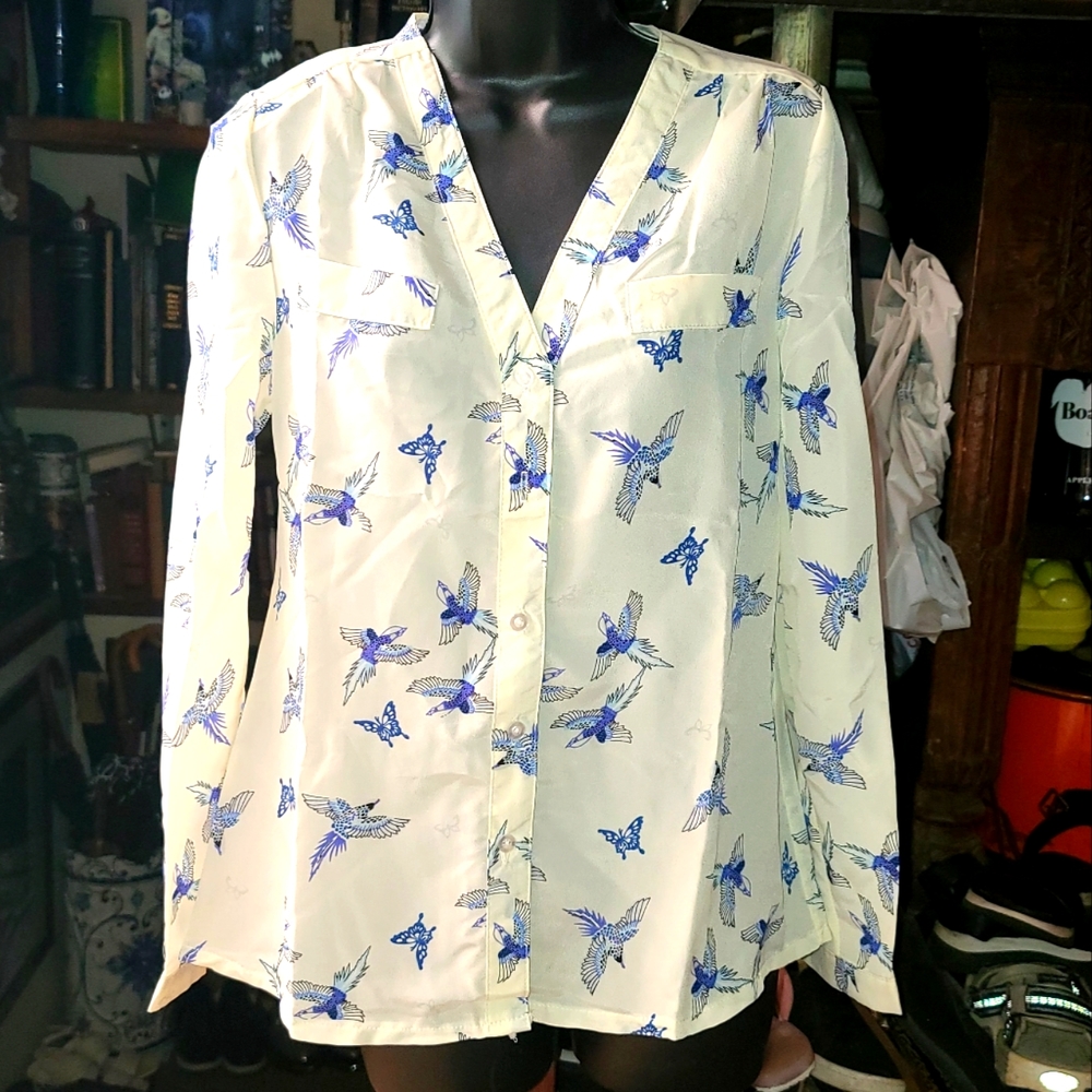 Face2Face NWT beautiful cream & blue Butterfly & bird button down - Picture 1 of 9